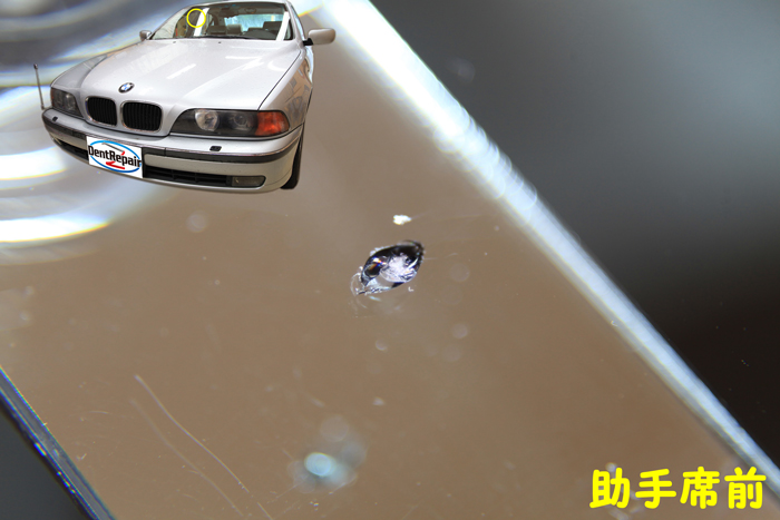 BMW 528i 助手席側のひび、修理前の写真